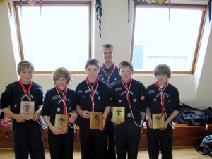 IMG_0593-1 Malahide Friday Captain Hamil Cup Team with plaques at Howth