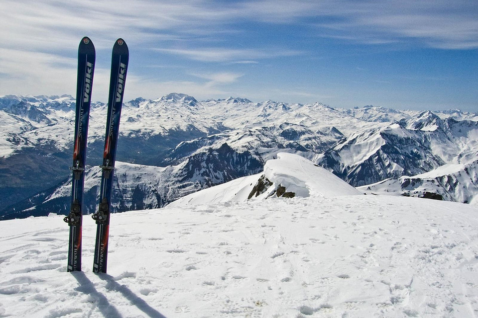 Skiing-the-Alps-In-Italy